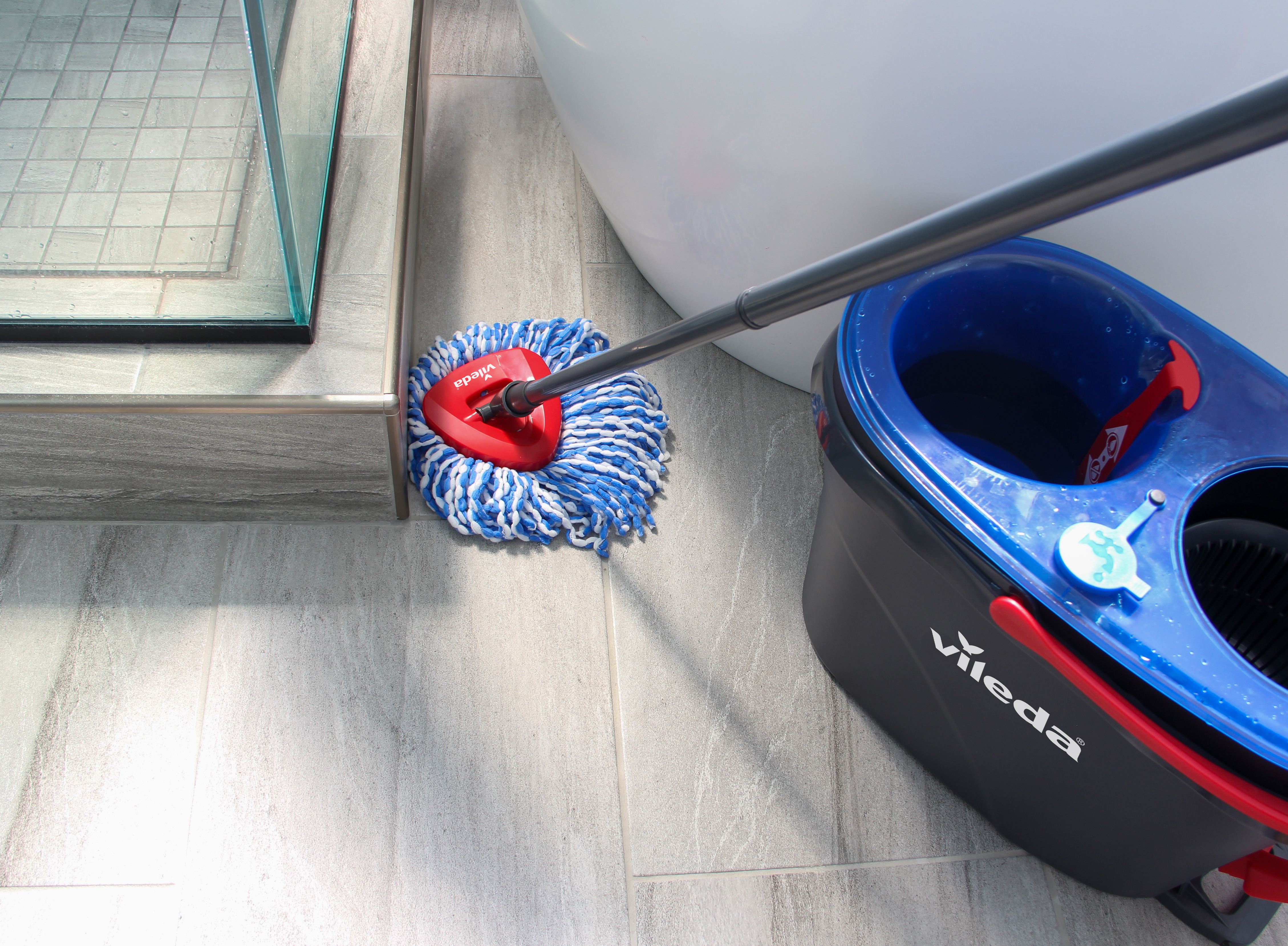 easywring-spin-mop-bucket-system_c9f36195-Vileda (2).jpg